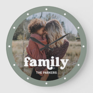 Grande Horloge Ronde Family Script moderne with Photo Sage Green