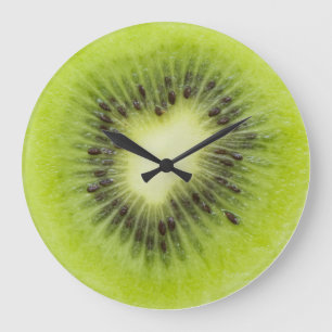 Grande Horloge Ronde Kiwis frais. Plan rapproché rond de tranche
