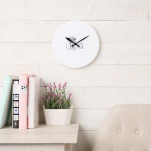Grande Horloge Ronde LARENA Artflow – Emblème de logo floral