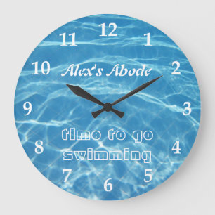 Grande Horloge Ronde L'eau de piscine nageant clairement frais