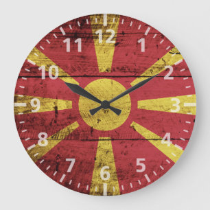 Grande Horloge Ronde Macédoine : Un drapeau sur le vieux grain de bois