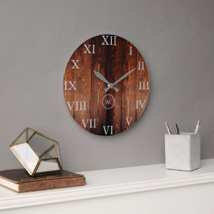 Grande Horloge Ronde Monogramme de nombres romains en bois sombre rusti
