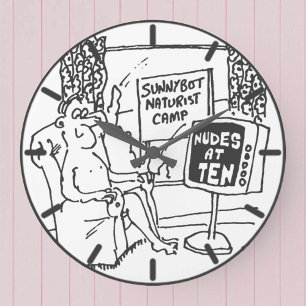 Grande Horloge Ronde Naturist regarde le dessin animé de la télévision.
