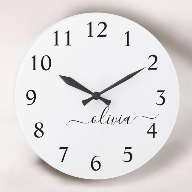 Grande Horloge Ronde Noir Blanc moderne Script Girl Monogramme Nom (Créateur téléchargé)