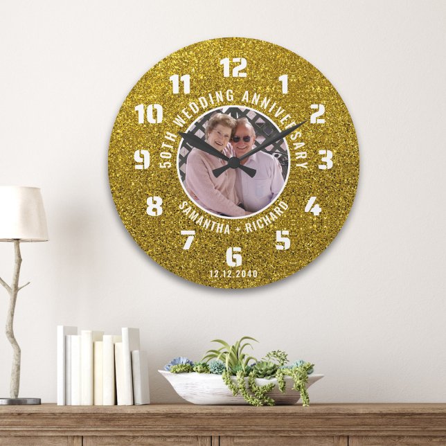 Grande Horloge Ronde Parties scintillant d'or personnalisée 50e anniver (Custom Gold Glitter 50th Wedding Anniversary Photo Large Clock
)