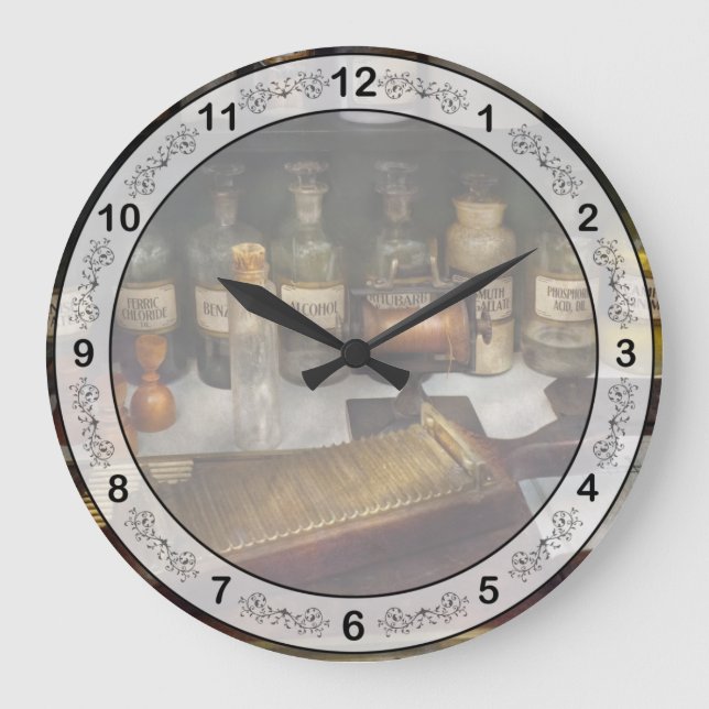 Grande Horloge Ronde Pharmacie - Le dispensaire (Recto)