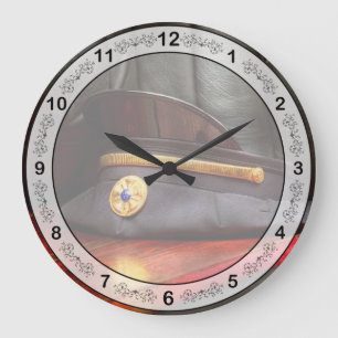 Grande Horloge Ronde Pompier - Chapeau - Le chapeau de l'ex-chef
