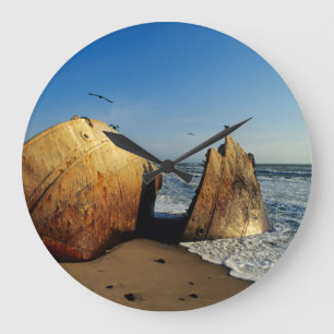 Grande Horloge Ronde Shipwreck On Beach, Skeleton Coast, Namibie