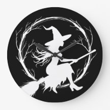 Sorcière dans l'horloge murale de vol