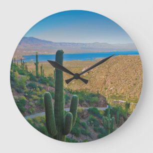 Grande Horloge Ronde USA, Arizona. Vue De L'Entrée À Tonto