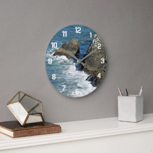 Grande Horloge Ronde Vagues déferlantes sur une côte rocheuse