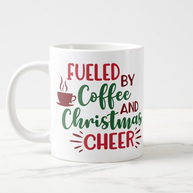 Grande Tasse Alimenté Par Du Café Et De La Mug De Noël (Gauche)