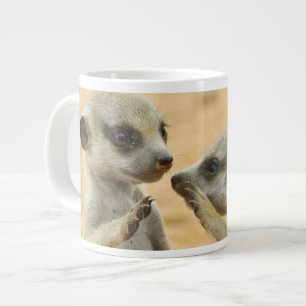 Grande Tasse Animaux de bébés cutest Deux jeunes Meerkats