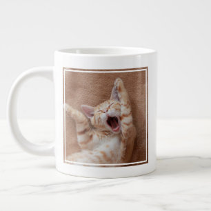 Grande Tasse Animaux de bébés cutest Ginger Kitten Yawning