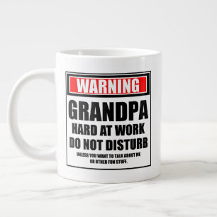 Grande Tasse Avertissement Grand-père dur au travail ne dérange