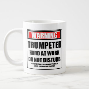Grande Tasse Avertissement Trumpeter Dur Au Travail Ne Dérangez
