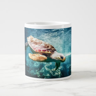 Grande Tasse Belle tortue de mer Image sous-marine