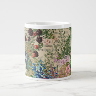 Grande Tasse Berries pourpres et Roses sur Ephemera de Newsprin