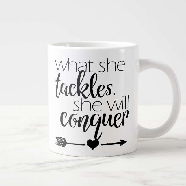 Grande Tasse Ce qu'elle s'attaque, elle va conquérir - Mug (Droite)
