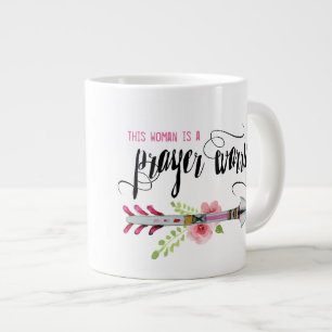 Grande Tasse Cette femme est une guerrière de prières Mug