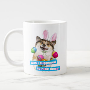 Grande Tasse Chien allongé sur des œufs de Pâques