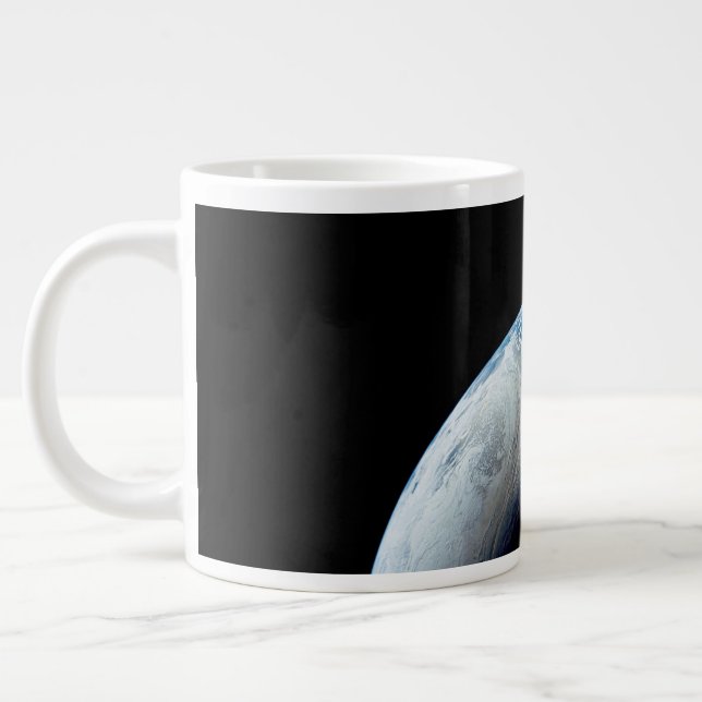 Grande Tasse Crescent Terre De La Mission Apollo 4. (Gauche)