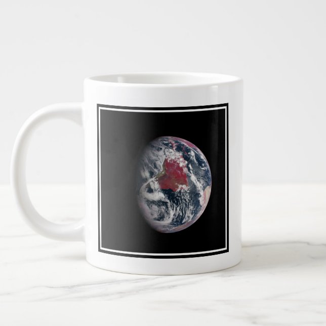Grande Tasse Croissance plante Sur La Planète Terre. (Gauche)