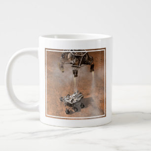 Grande Tasse Curiosity Arrivant Sur La Surface Martienne.
