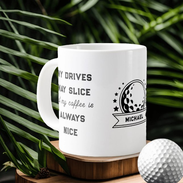 Grande Tasse Drôle Golf et Pun de café Typographie Personnalisé (My drives may slice but my coffee is always nice .. funny personalized golf mug)