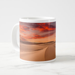 Grande Tasse Dunes de sable dans le désert au coucher du solei