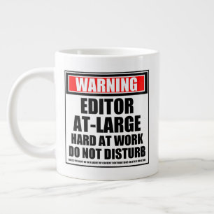 Grande Tasse Éditeur D'Avertissement En Général Dur Au Travail