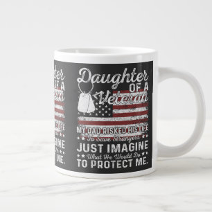 Grande Tasse Fille d'une famille militaire patriotique vétéran
