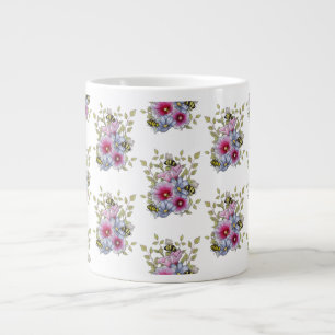Grande Tasse Hollyhocks et fleurs bleues avec bourdons