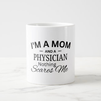 Grande Tasse Je suis une maman et un médecin Rien ne me fait pe