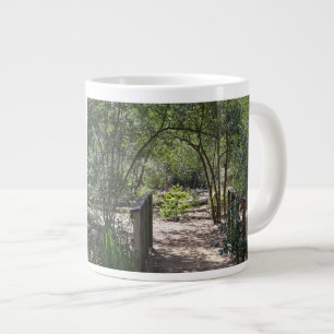 Grande Tasse Jolie promenade de la nature, avec une citation de