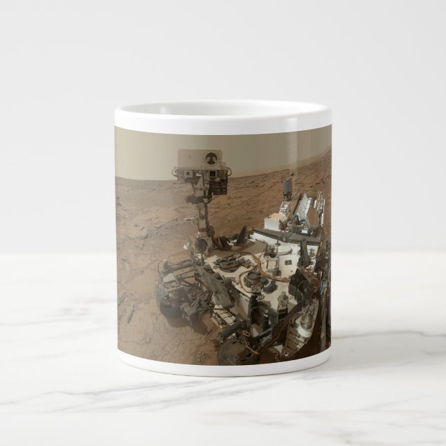 Grande Tasse La Curiosité A Rover Sur La Surface De Mars. (Devant)