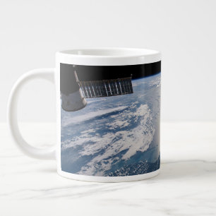Grande Tasse La Station Spce Internationale Au-Dessus De L'Atla
