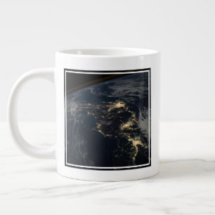 Grande Tasse La Ville Éclairait Le Japon La Nuit.