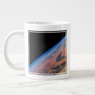 Grande Tasse L'Afrique Du Nord Et Le Vaste Désert Libyen.