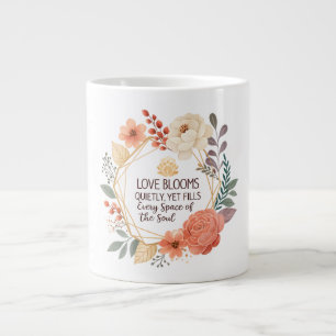 Grande Tasse L'amour fleurit silencieusement – Citation florale