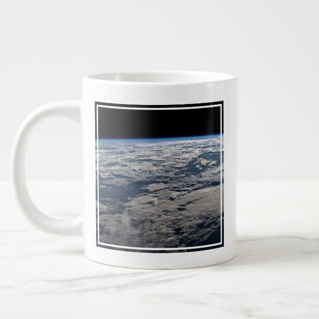 Grande Tasse Le membre de la Terre au-dessus d'une Australie oc (Gauche)