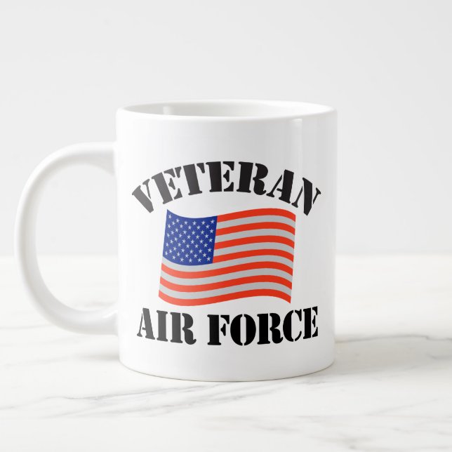 GRANDE TASSE LE VÉTÉRAN DE LA FORCE AÉRIENNE JUMBO MUG (Gauche)
