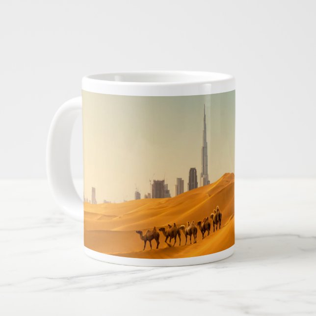 Grande Tasse Les déserts | Vue Skyline de Dubaï avec chameaux (Devant gauche)