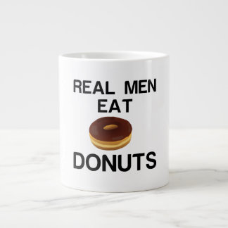 GRANDE TASSE LES HOMMES RÉELS MANGENT DES DONUG