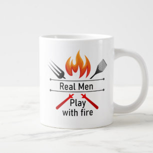 Grande Tasse Les vrais hommes jouent avec le feu amusant BBQ Ci
