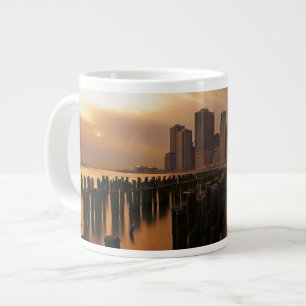 Grande Tasse Lueur de coucher du soleil pendant les cieux