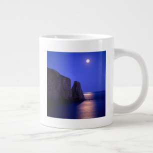 Grande Tasse Lune au crépuscule   Rocher Percé Côte Gaspésienne