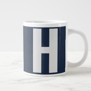 Grande Tasse Monogramme surdimensionné initial en bleu foncé 