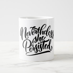 Grande Tasse Néanmoins, elle a persisté Mug à lettres manuscrit