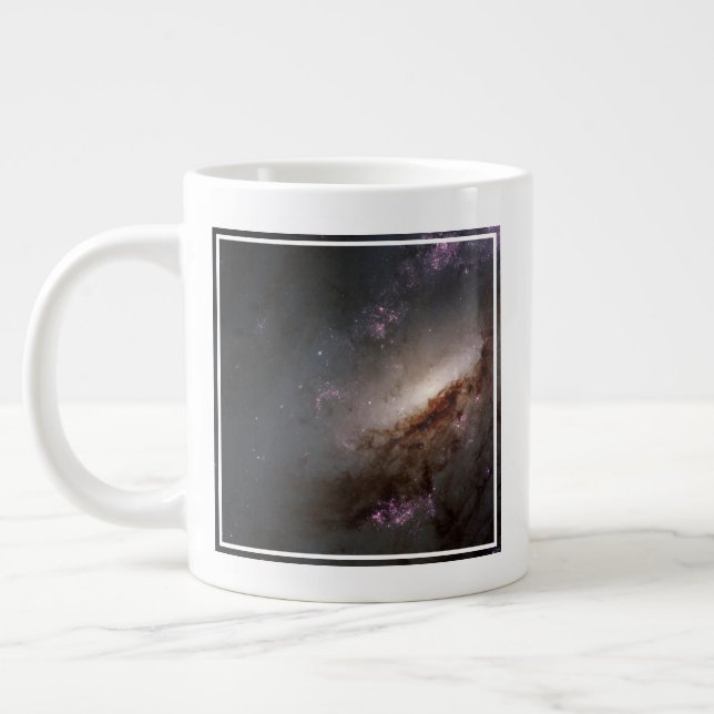 Grande Tasse Ngc 4258 Sous Formation D'Étoiles Intenses. (Gauche)